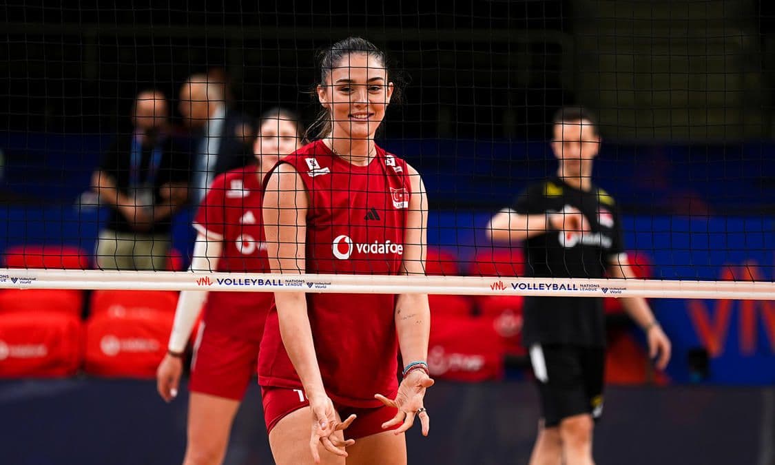 Milli Voleybolcu Zehra Güneş'in Sakatlığı Açıklandı: Tedavisi Başladı