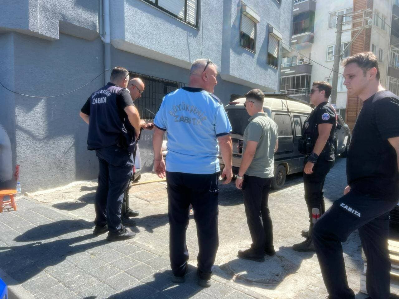 Bursa Mudanya'da Seyyar Satıcı Denetiminde Arbede: Zabıta Memuru Yaralandı