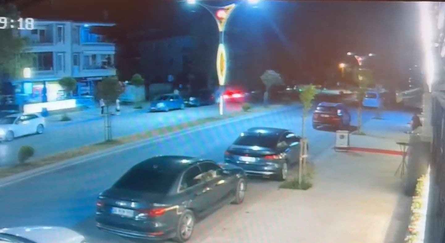 Sakarya Karasu'da trafik kazası anı, güvenlik kamerası görüntüsü.