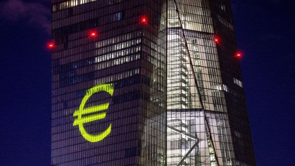 AMB Raporu: Euro'nun Küresel Rolü Yükselişte, Doların Gerisinde