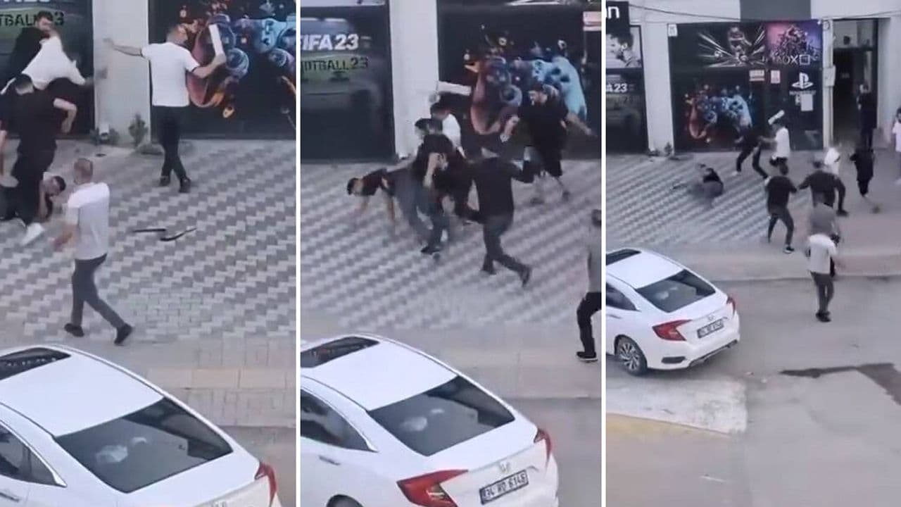 Bursa'da sokakta kavga eden insanlar, yerde kemer ve ıstaka, olay yerine müdahale eden polis ekipleri.