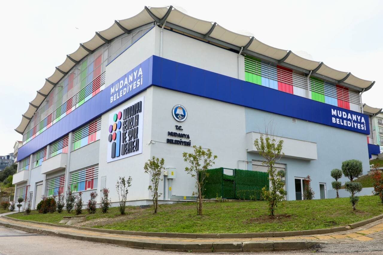 Mudanya'da atıl pazar alanı, modern bir gençlik ve spor merkezine dönüştürüldü