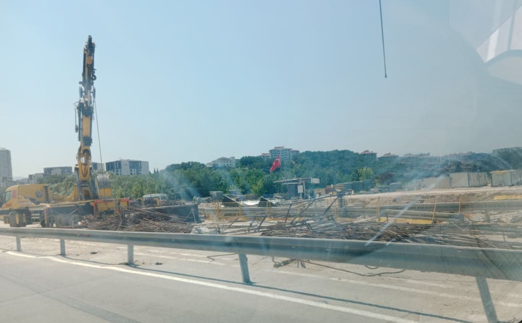 Bursa Yeni Tren Garı bağlantı yolları inşaat alanı, Geçit Köprüsü yakınları.