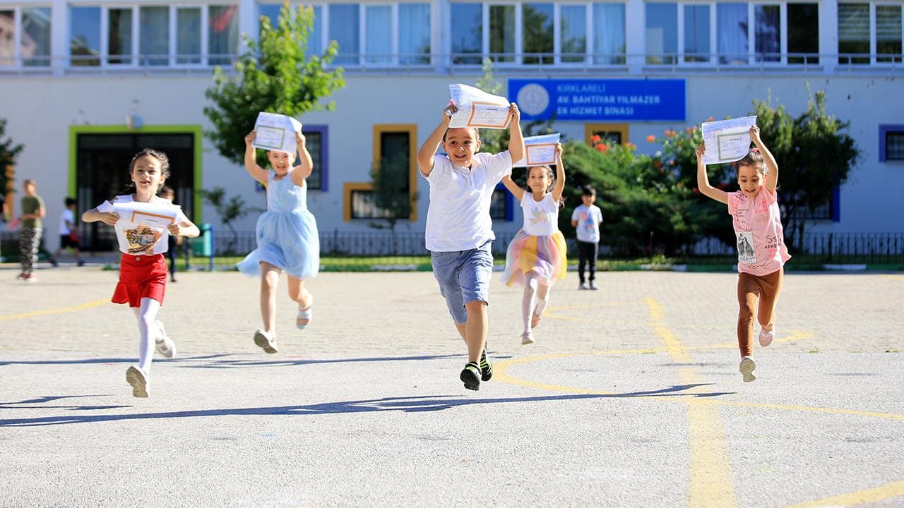 Milyonlarca Öğrenci İçin Yaz Tatili Başlıyor: Karneler Cuma Günü Verilecek
