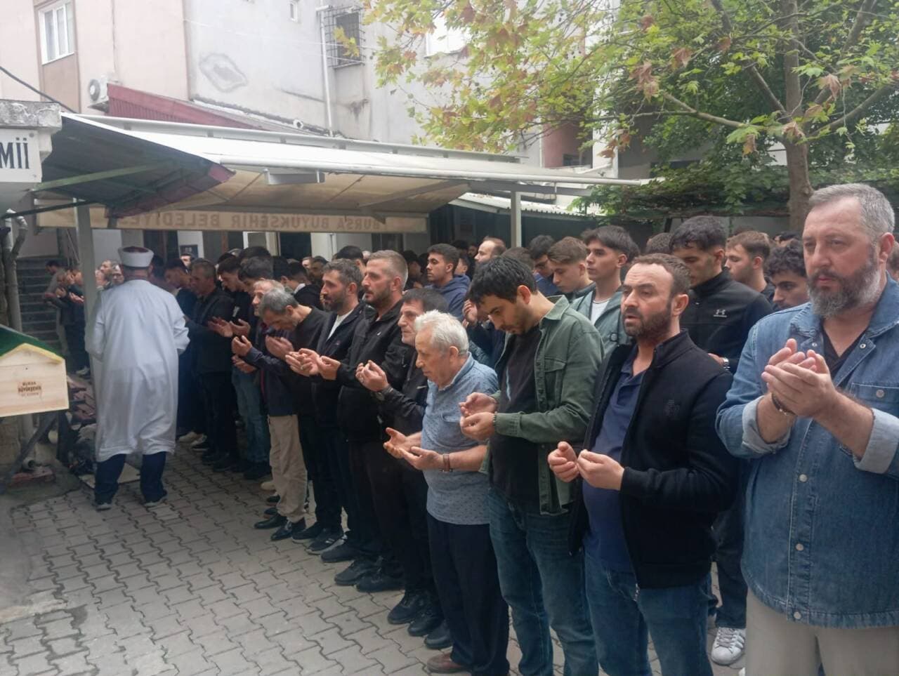 Bursa Orhangazi'de motosiklet kazasında hayatını kaybeden Burak Uysal'ın cenaze töreni.