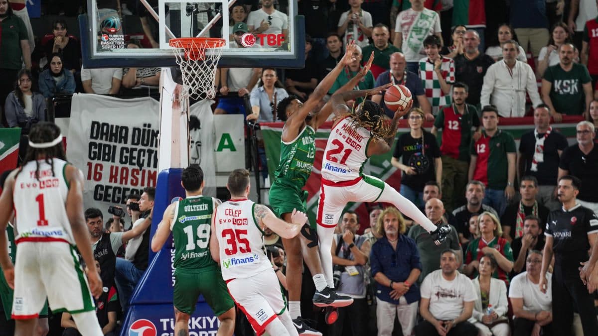 Karşıyaka, Bursaspor Basketbol'u Yenerek Süper Lig'de Kalmayı Başardı