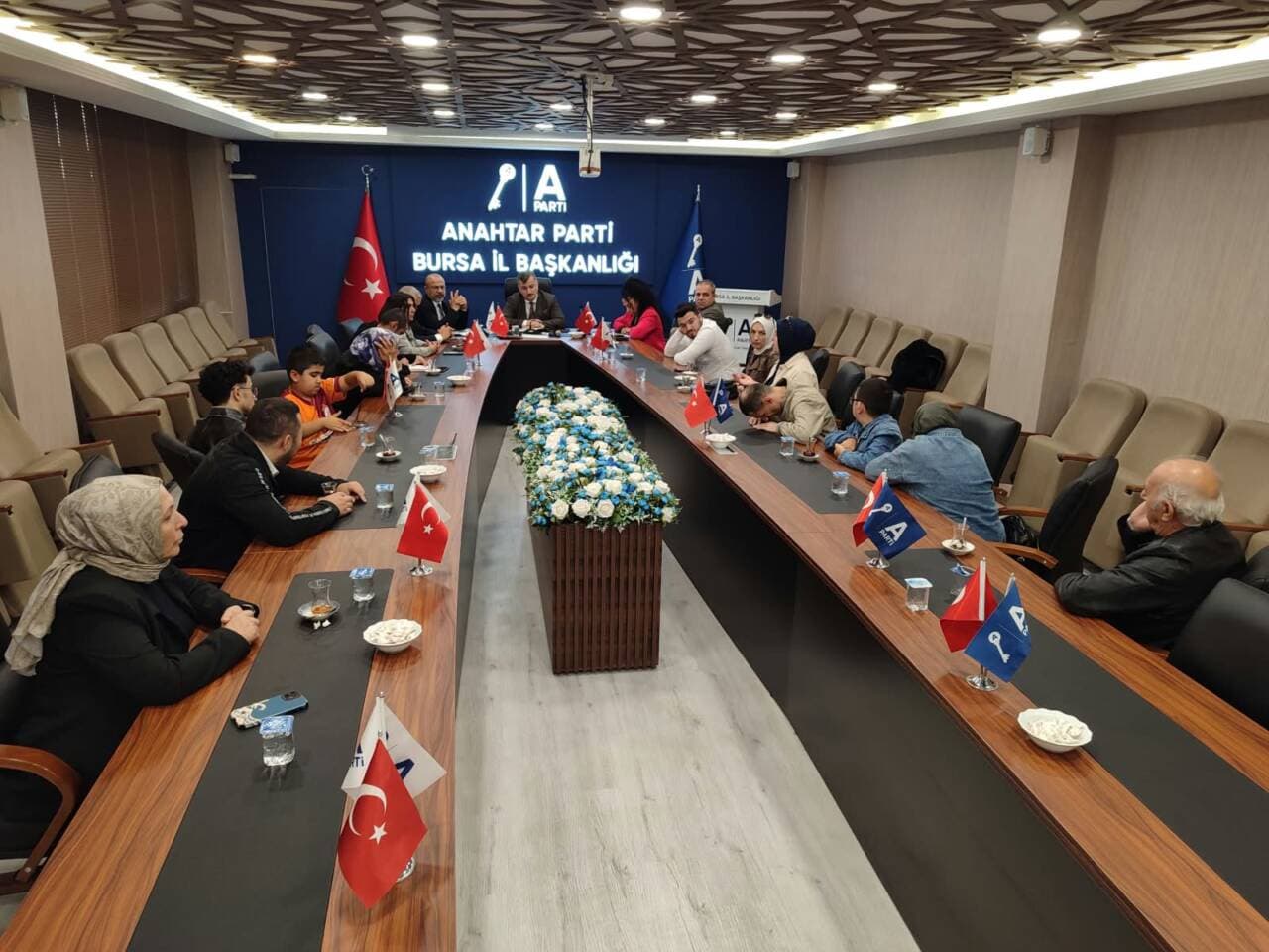 OBİSAD, Özel Çocukların Geleceği İçin Bursa'da Siyasi Partilerle Görüştü