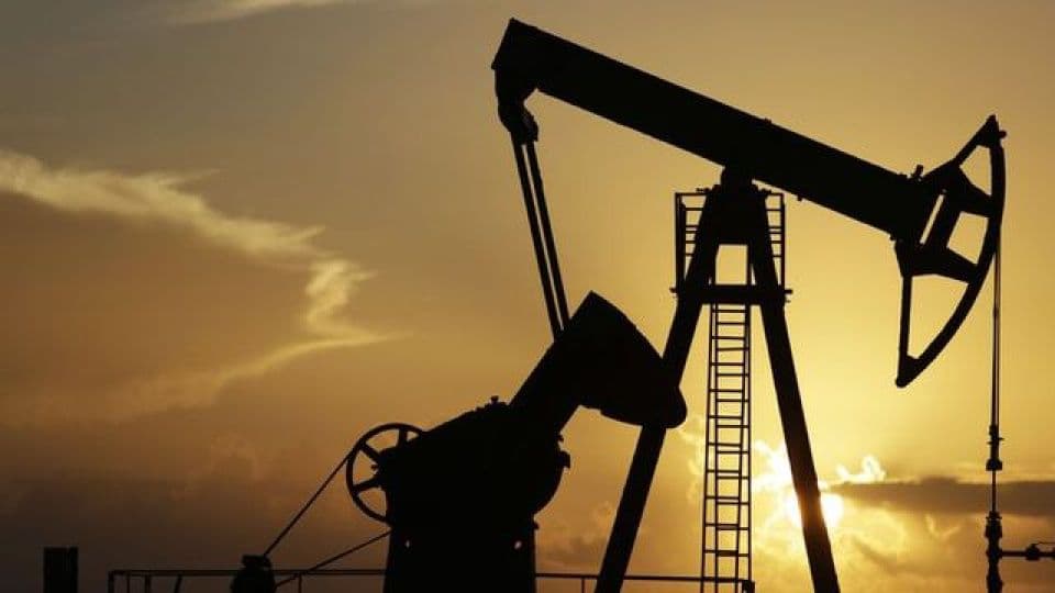 Hürmüz Boğazı'ndaki Belirsizlik Petrol Fiyatlarını Yükseltti