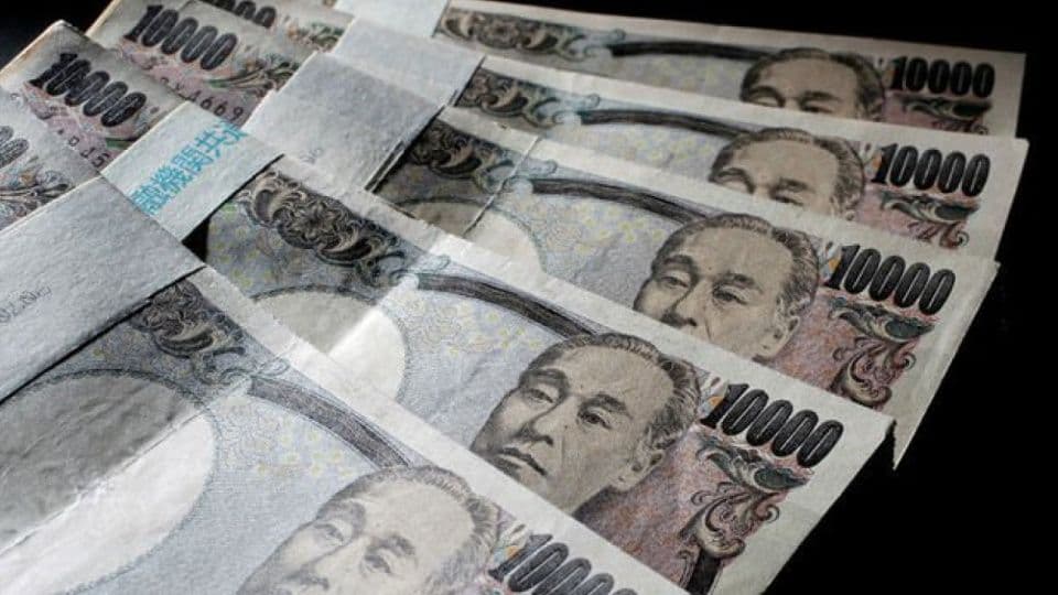 Japon Yeni banknotları, finansal piyasalarda değer kazanan para birimi.
