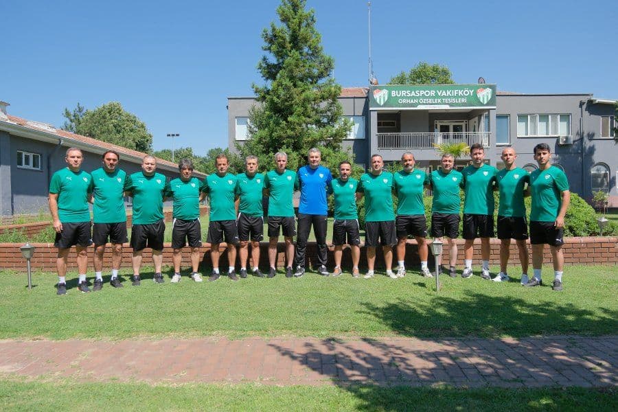 Bursaspor'da altyapı operasyonu: Mesut Ünal ve ekibiyle yollar ayrıldı