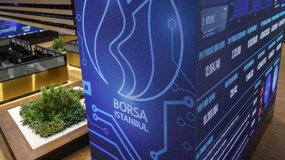 Borsa İstanbul logosu ve finansal verilerin gösterildiği ekran.