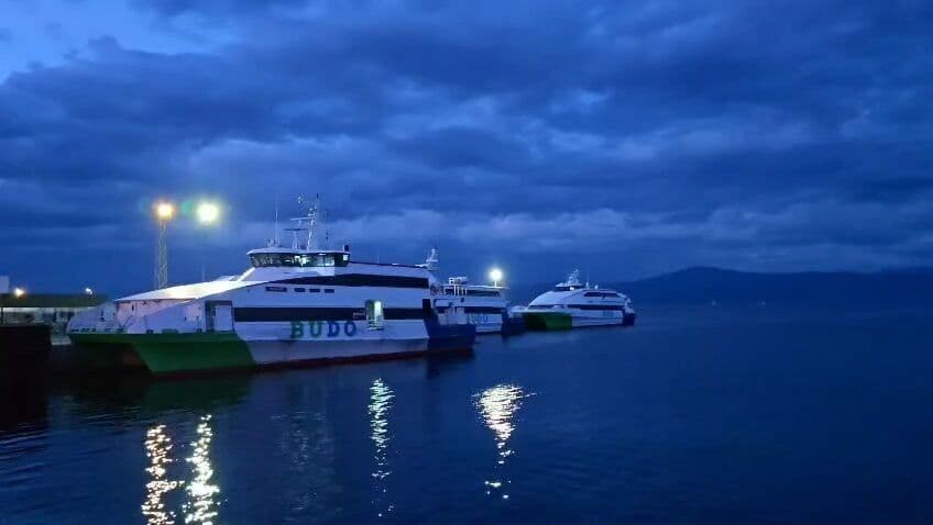 Bursa Mudanya iskelesinde bekleyen BUDO feribotları, olumsuz hava koşulları nedeniyle sefer iptalleri.
