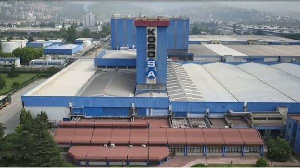 Kordsa'nın fabrika binasının havadan görünümü.