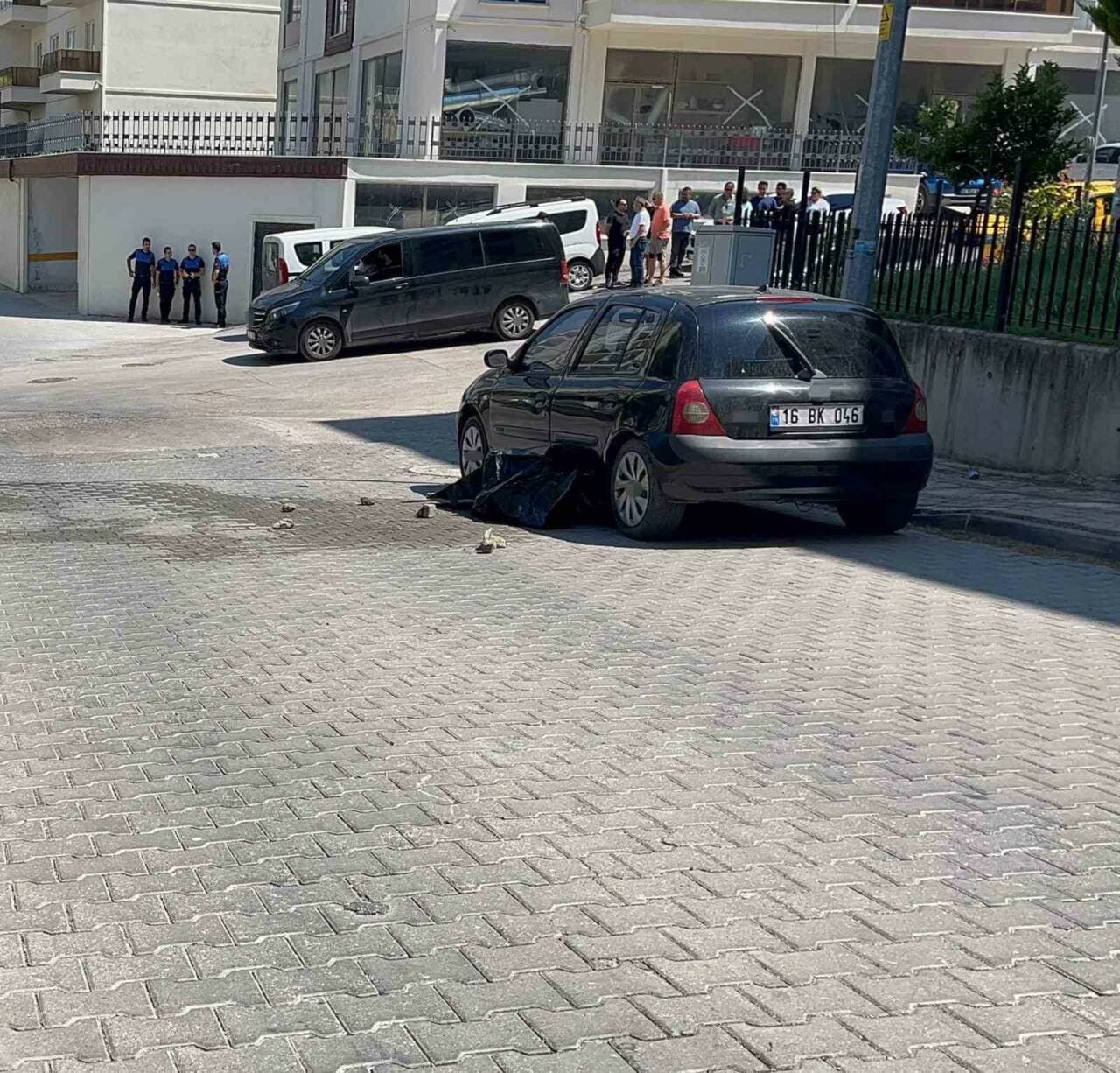 Bursa Mudanya'da çöp kamyonu kazası sonrası olay yerinde polis ekipleri ve inceleme.