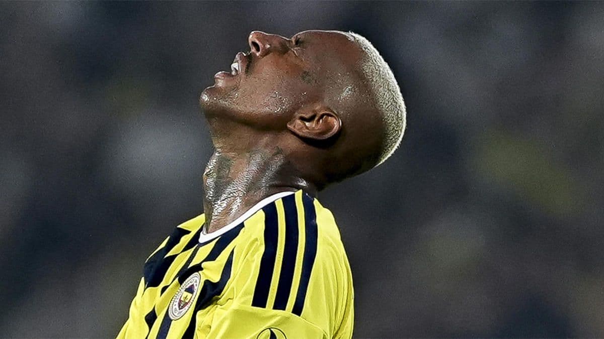 Fenerbahçe'de Anderson Talisca Konyaspor Maçı Kadrosundan Çıkarıldı