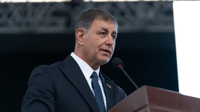 İzmir Büyükşehir Belediye Başkanı Cemil Tugay CHP'den İstifa Etti