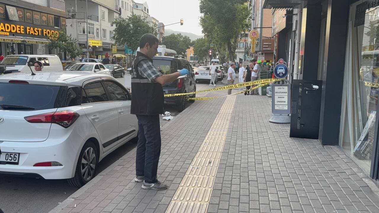 Bursa Yıldırım'da Bıçaklı Kavga: Bir Ölü, Bir Yaralı