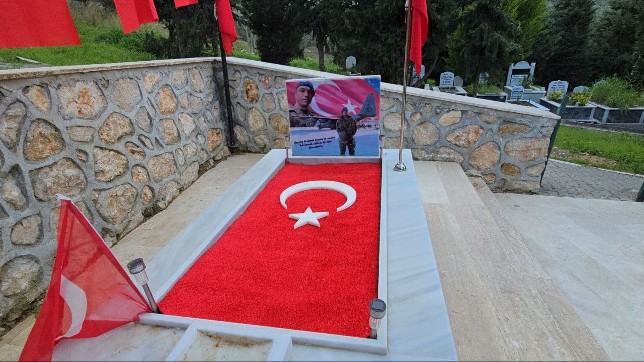 Bursa'da Şehit Mezarlığından Heykel Çalan Şüpheli Yakalandı