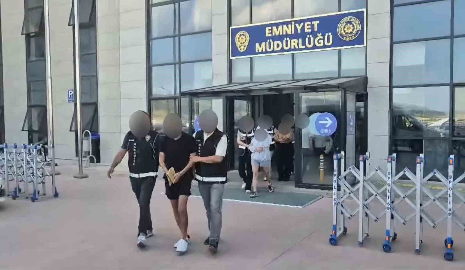 Yalova'da Büyük Uyuşturucu Operasyonu: Binlerce Hap Ele Geçirildi, 2 Kişi Tutuklandı