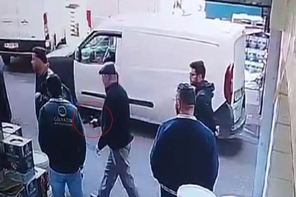 Bayrampaşa'da Eski Çalışanın İş Yerinde Silahlı Saldırı: İş Görüşmesine Gelen Kişi Yaralandı