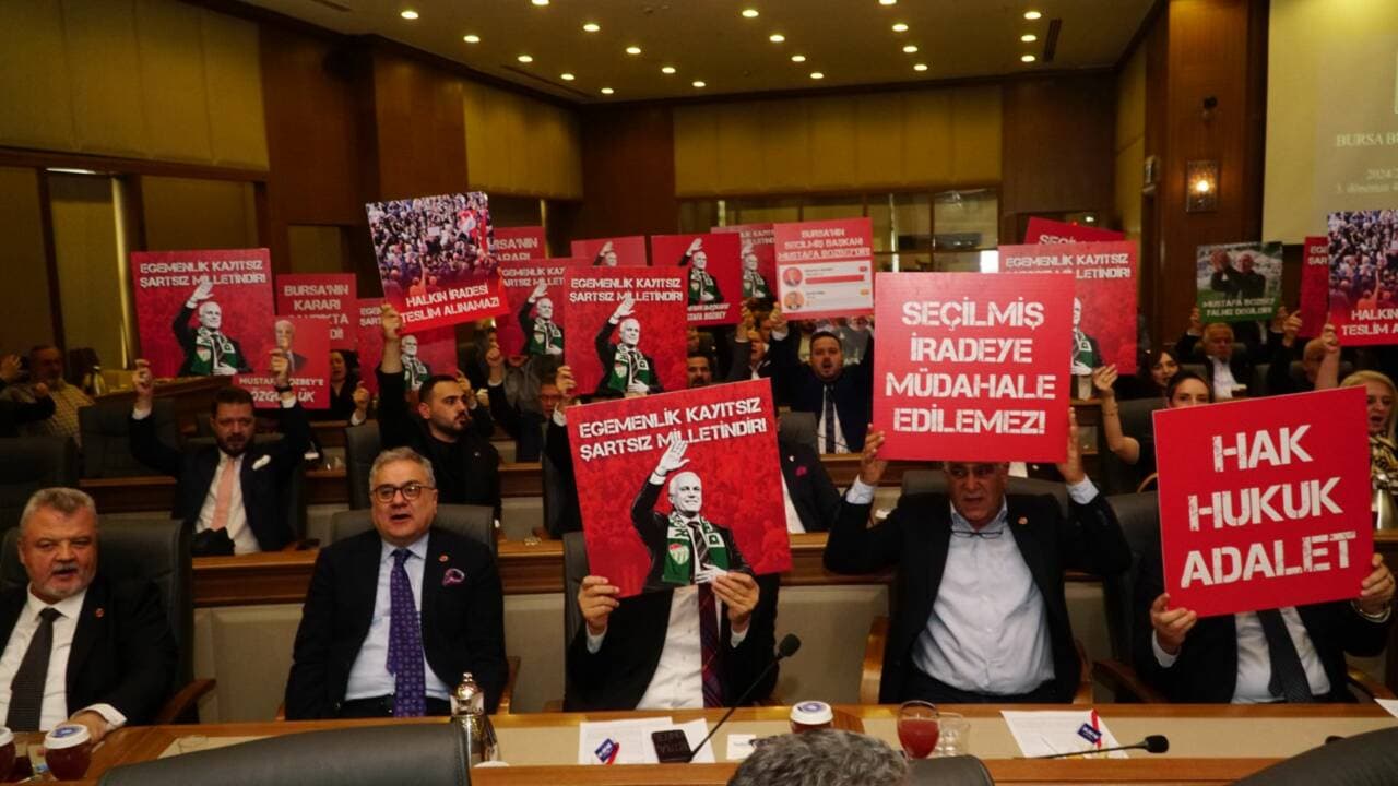 Bursa Büyükşehir Meclisi'nde Yeni Dönemin İlk Toplantısı: Mustafa Bozbey'e Destek Eylemi