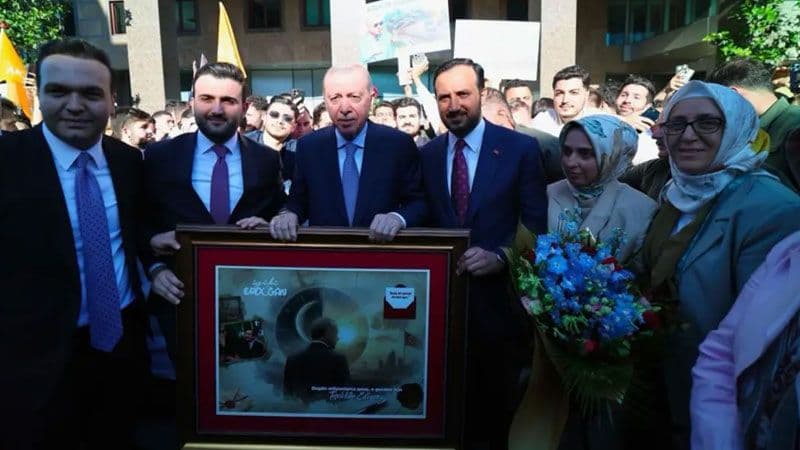 Cumhurbaşkanı Erdoğan'a Babalar Günü'nde Gençlerden Duygusal Sürpriz
