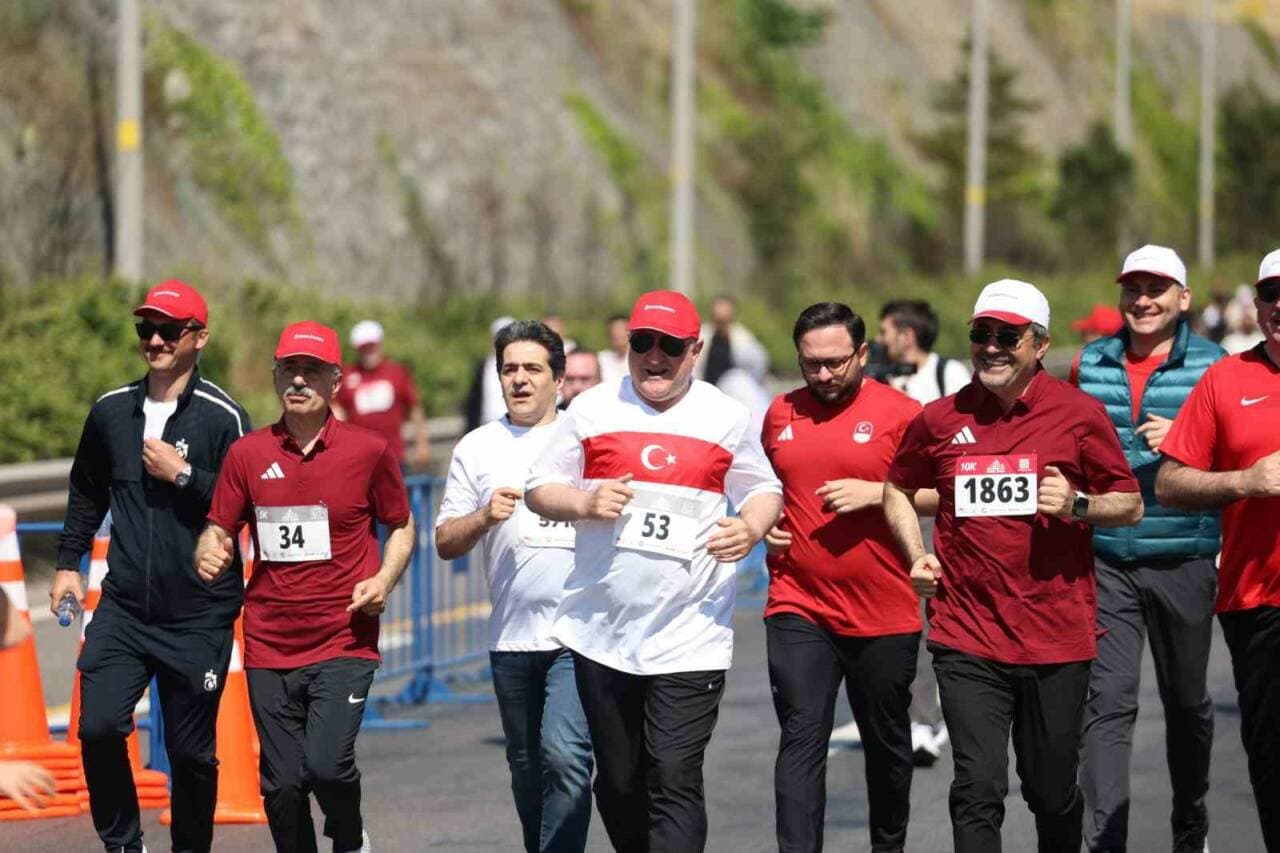 Bakanlar, Yavuz Sultan Selim Köprüsü'nde 'One Run' Koşusunda Engelli ve Engelsiz Bireylerle Koştu