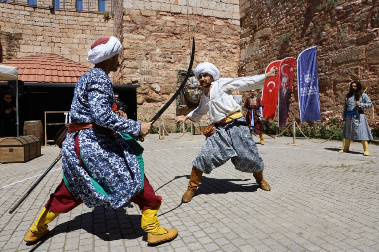Bursa Zindankapı'da Tarihi Türk Kılıcı Turnuvası Büyük İlgi Gördü