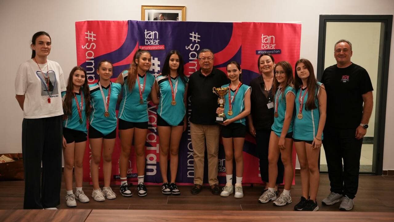 Özel Tan Balat Okulları Küçük Kızlar Voleybol Takımı Bursa Şampiyonu Oldu