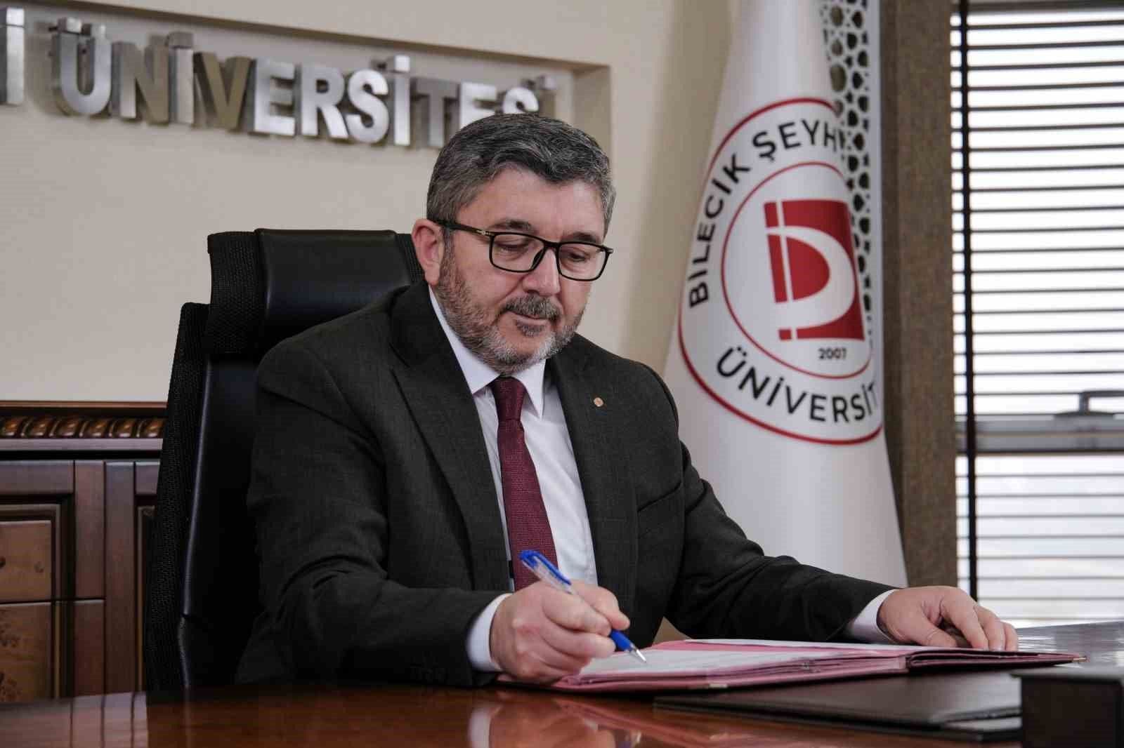 Bilecik Şeyh Edebali Üniversitesi Rektörü Prof. Dr. Zafer Asım Kaplancıklı, Portekiz ile iş birliği anlaşmasını imzalarken.