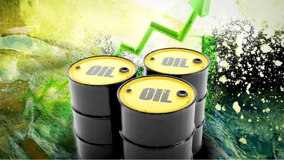 ABD ham petrol stoklarını gösteren petrol varilleri ve yükseliş grafiği.
