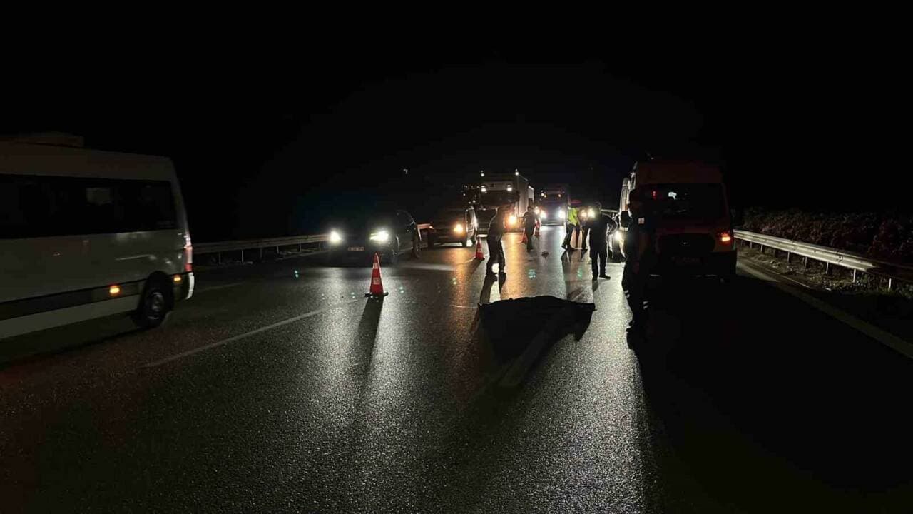 Bursa Çevre Yolu'nda ölümlü kaza sonrası olay yeri incelemesi.
