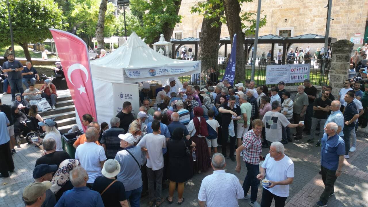 Bursa'da Aşure İkramları Başladı: 28 Noktada Vatandaşlarla Buluşulacak