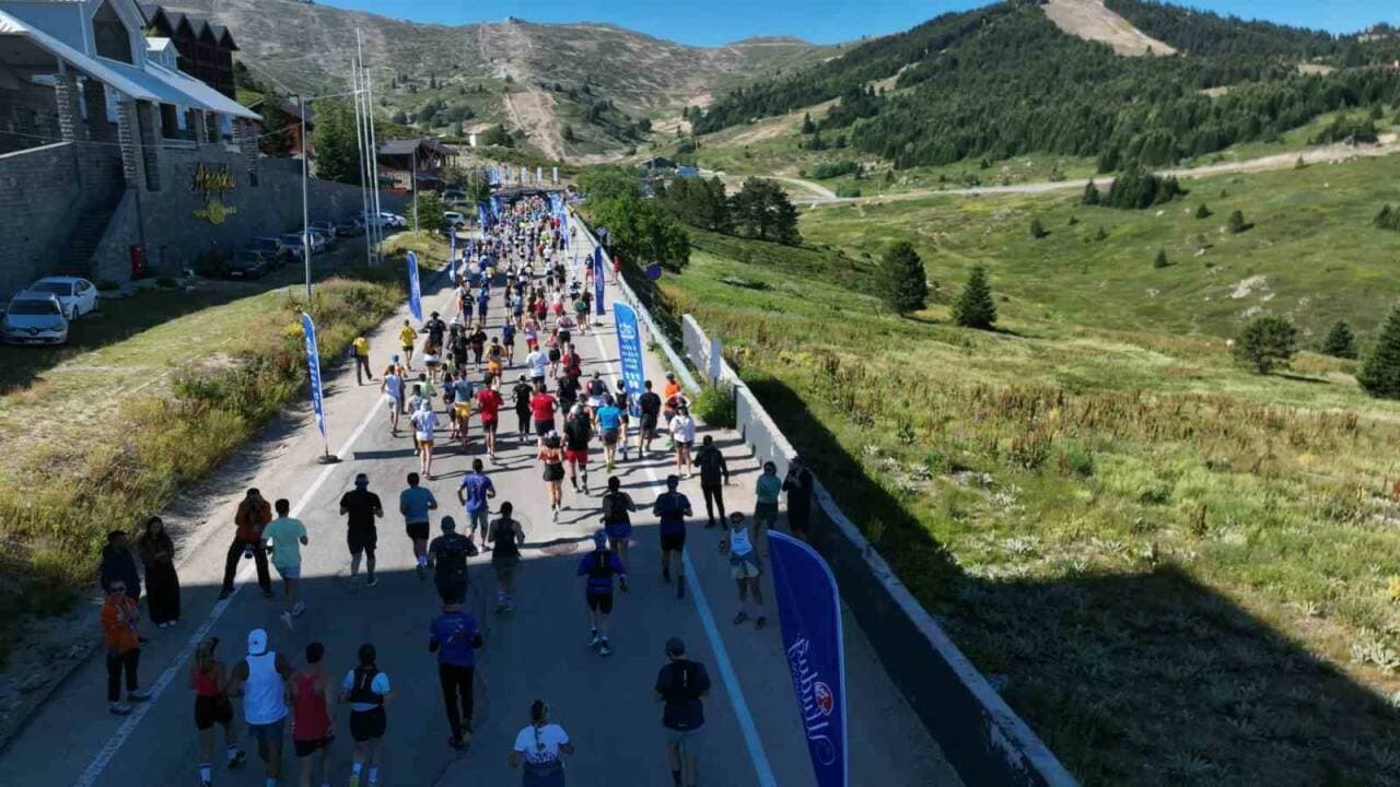 Uludağ Premium Ultra Trail Bursa'da Büyük İlgi Gördü: Sporcular Zirvede Yarıştı
