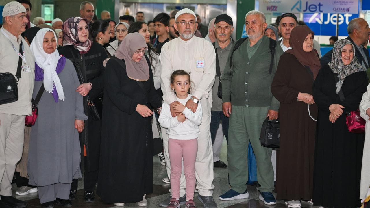 Türkiye'den İlk Hac Kafilesi Dualarla Kutsal Topraklara Uğurlandı