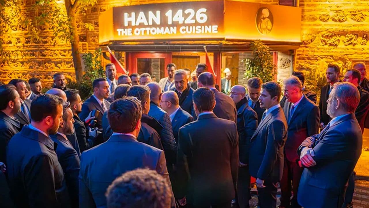 Dışişleri Bakanı Fidan ve AK Partili Kurmaylar Bursa'da Han 1426 Restoran'ı Ziyaret Etti