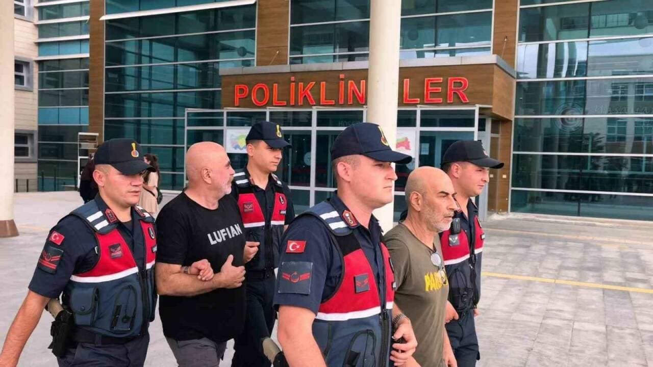 Bursa'da Kenevir Operasyonu: Yönetmen Ezel Akay Adli Kontrolle Serbest, Kardeşi Tutuklandı