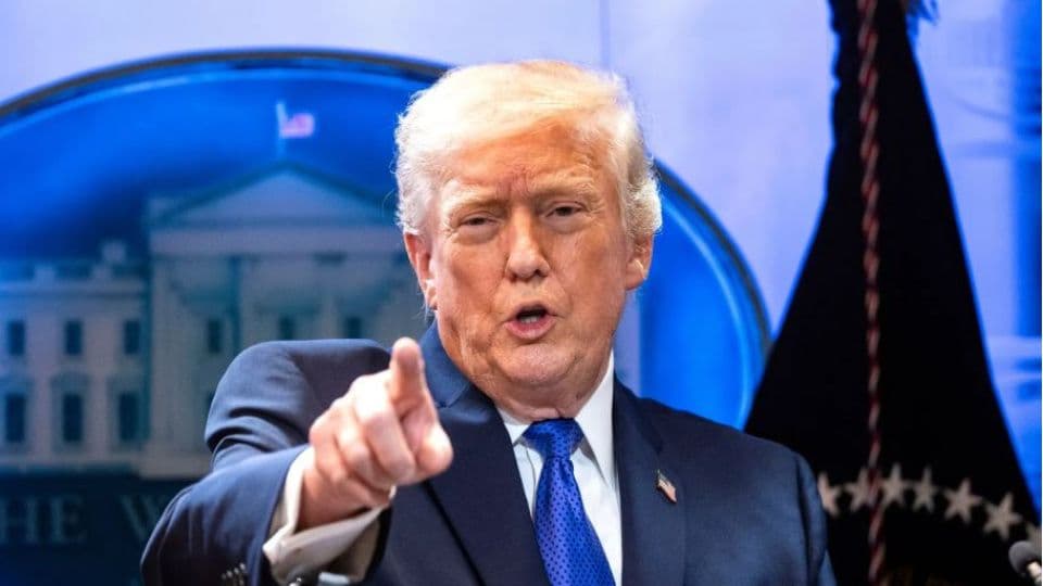 Donald Trump, CNN ve İki Medya Kuruluşunu Beyaz Saray'dan Yasakladı