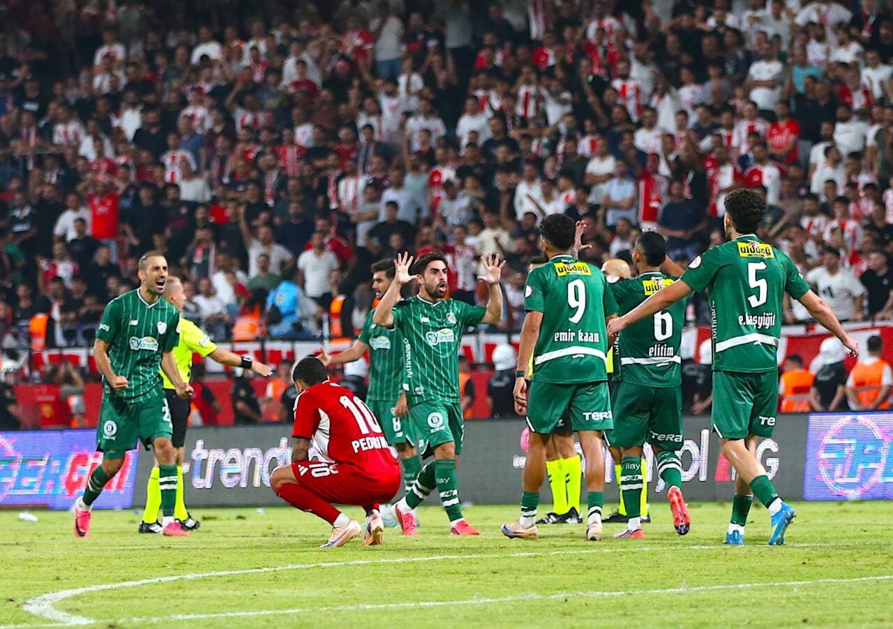 Bursaspor Maçı Sonrası Batman Petrolspor Teknik Direktörü Şahin'den Hakemlere 'Rezalet' Tepkisi