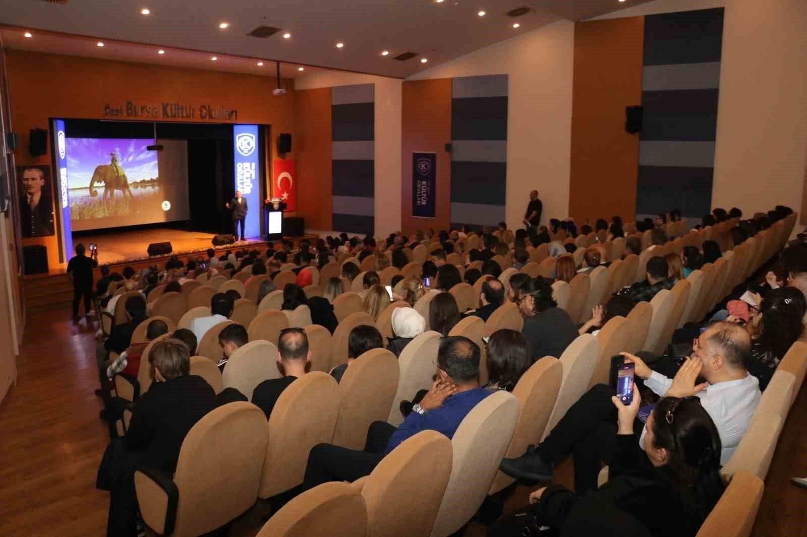 Bursa'da Tersine Mentörlük Zirvesi: Gençler Konuştu, Yetişkinler Dinledi