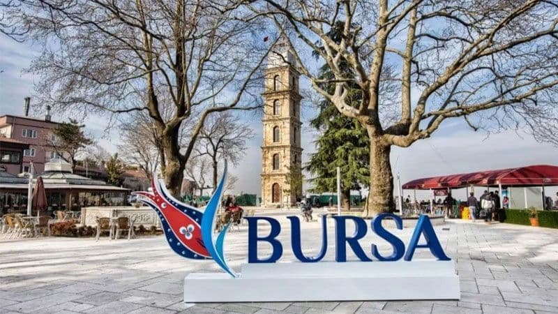 Bursa Saat Kulesi ve şehir tabelası