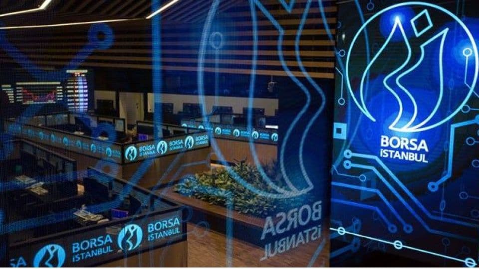 Borsa İstanbul logosu ve işlem salonu görünümü
