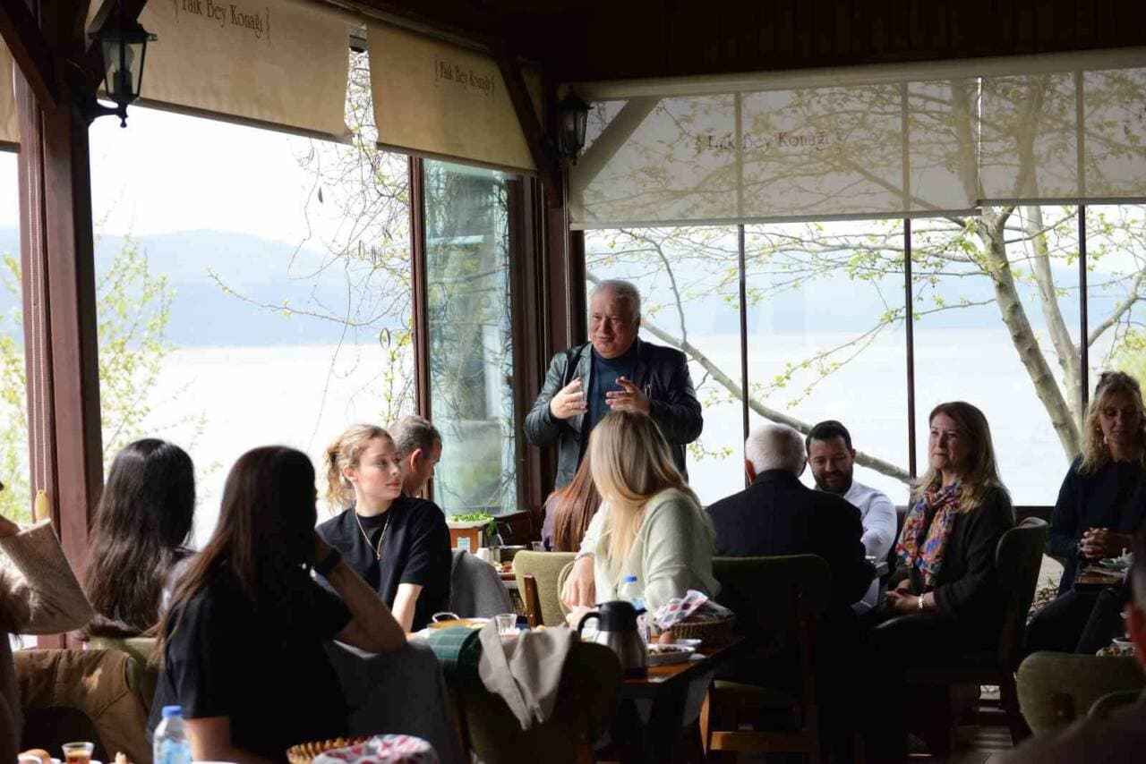 Nilüfer Belediyespor Kadın Voleybol Takımı Gölyazı'da Bir Araya Geldi