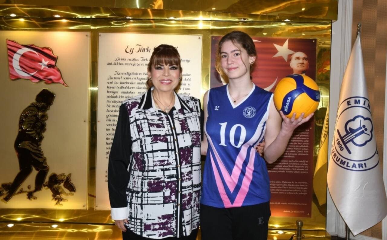 Bursalı Voleybolcu Naz Topaloğlu Milli Takım Kampına Çağrıldı