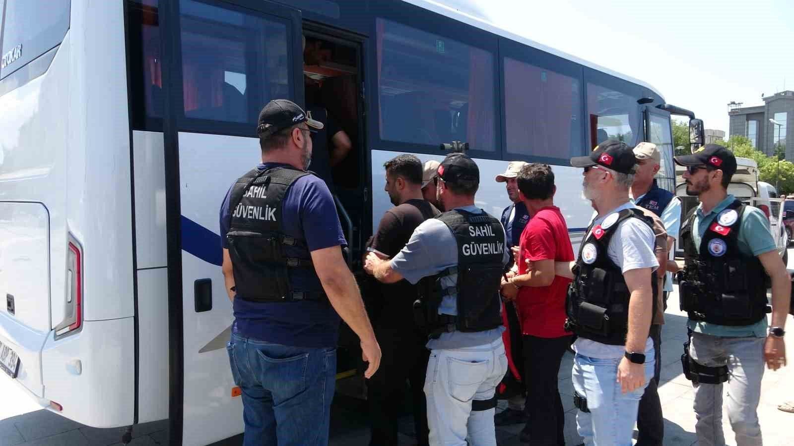 Gökçeada'da Yurt Dışına Kaçmaya Çalışan 6 FETÖ Şüphelisi Yakalandı