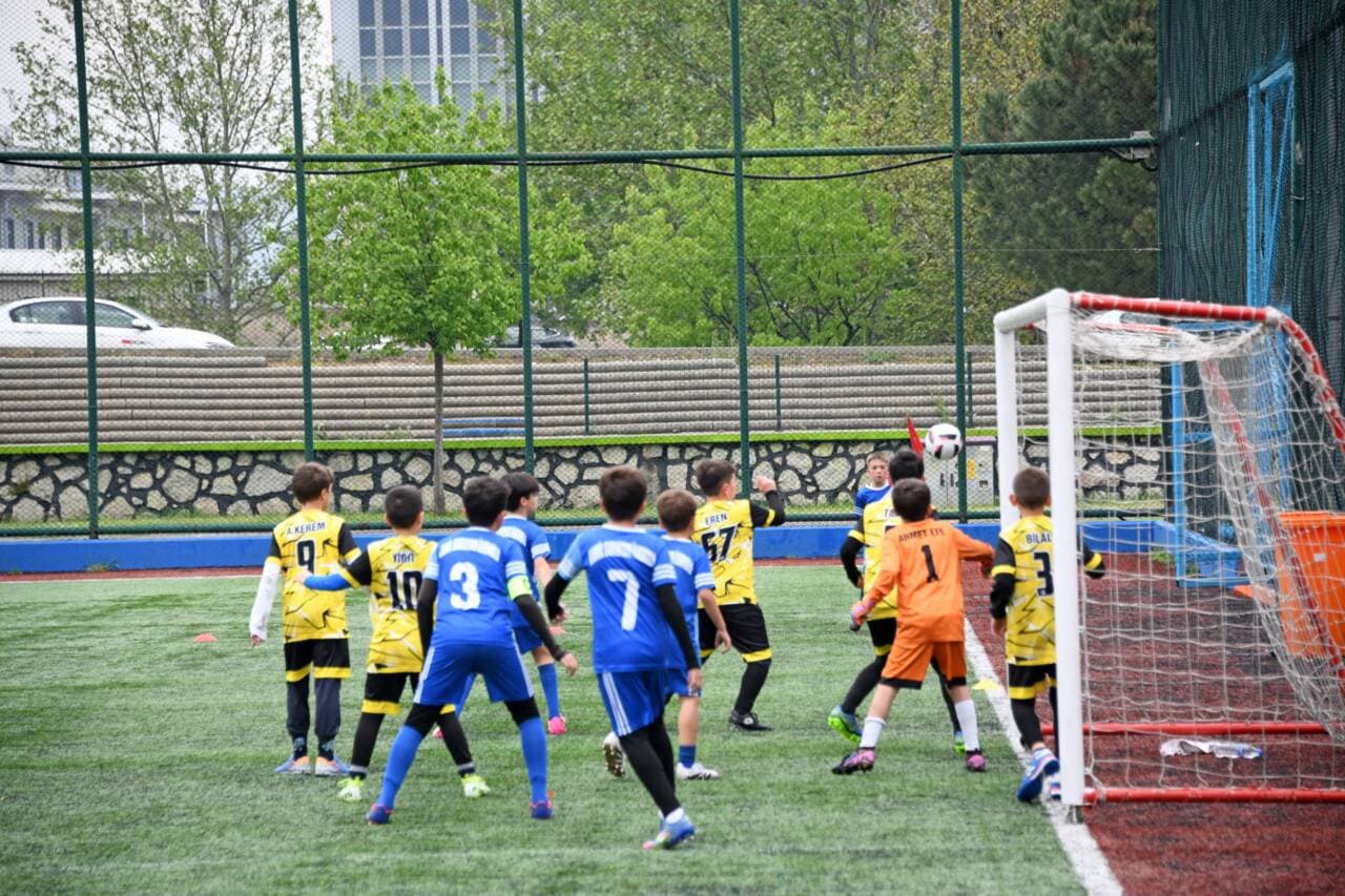 Osmangazi Belediyesi'nden Minik Timsahlar Futbol Şenliği: Geleceğin Yıldızları Sahada