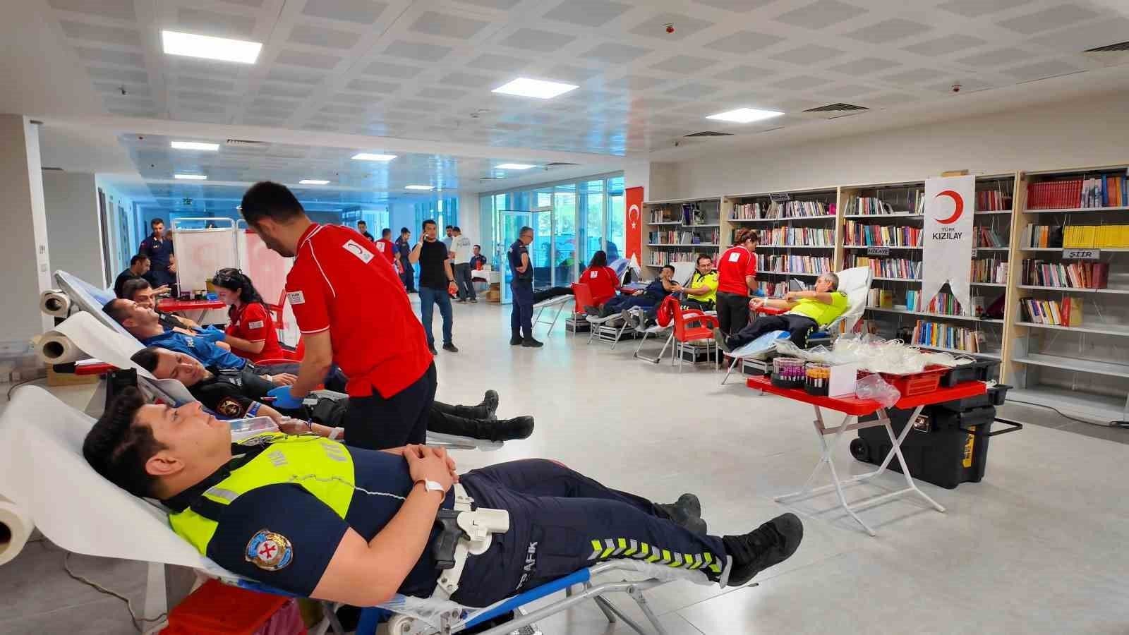 Tekirdağ'da Polis ve Jandarmadan Kızılay'a Örnek Kan Bağışı Desteği