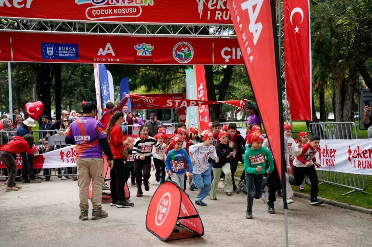 Bursa'da 23 Nisan Coşkusu: Bin Çocuk Eker I Run Koşusu'nda Buluştu