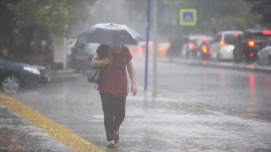 Bursa'da şiddetli sağanak ve fırtına uyarısı, yağmur ve şimşekler