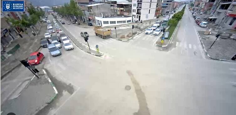 Bursa şehir kameralarından trafik ve şehir görünümü